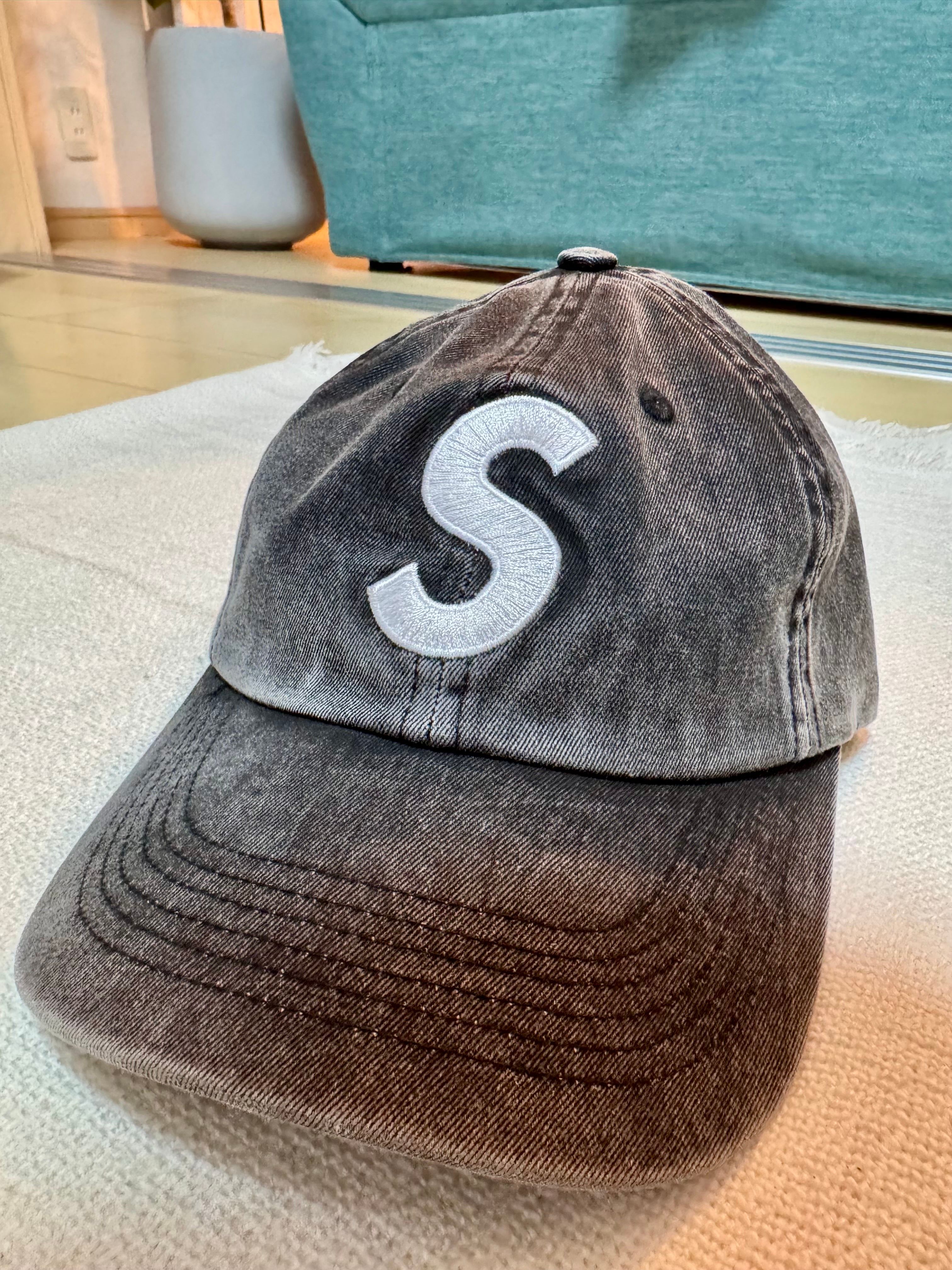 Supreme Pigment Print S Logo 6-Panel "Black"