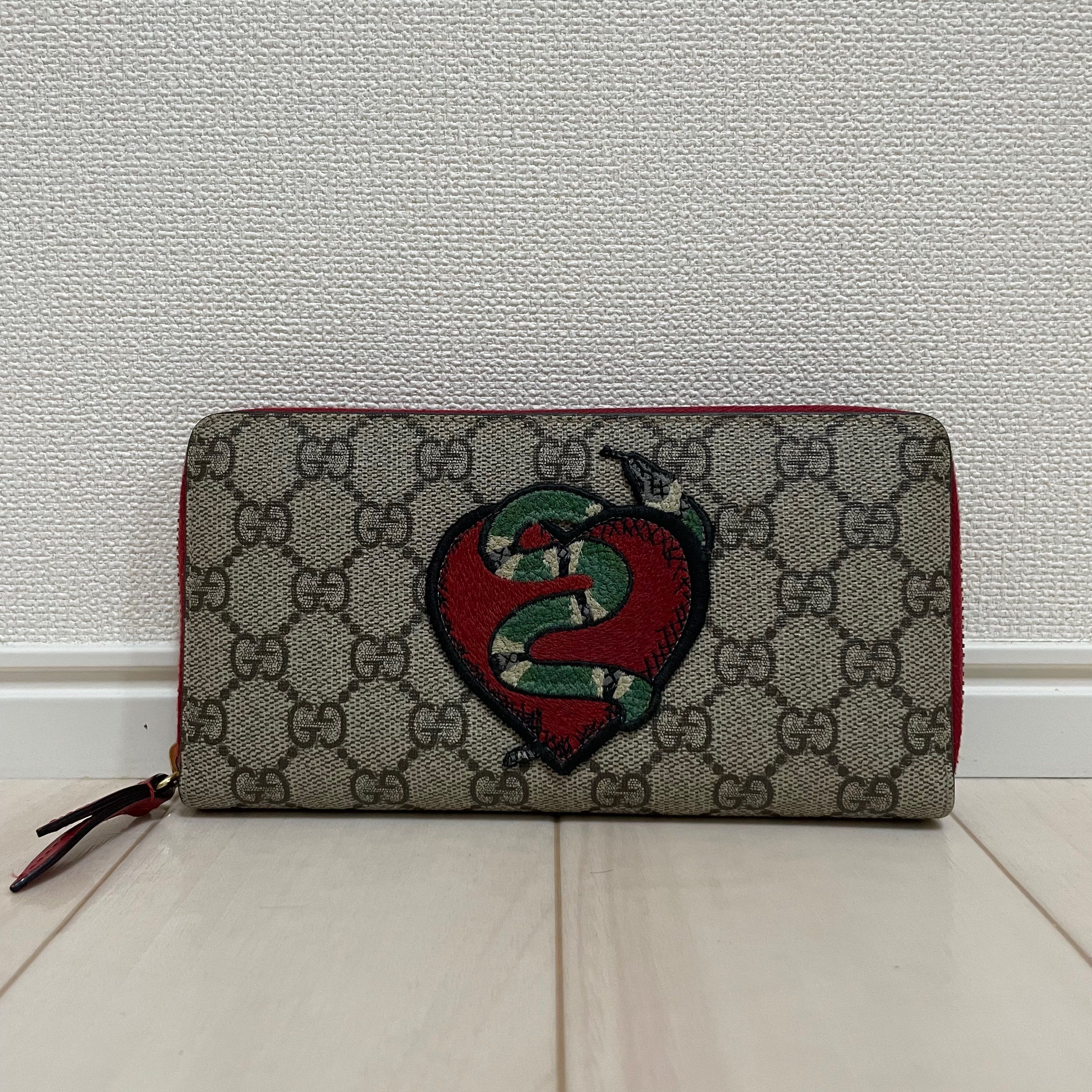 GUCCI GG Supreme Snake Heart Zip Around Wallet