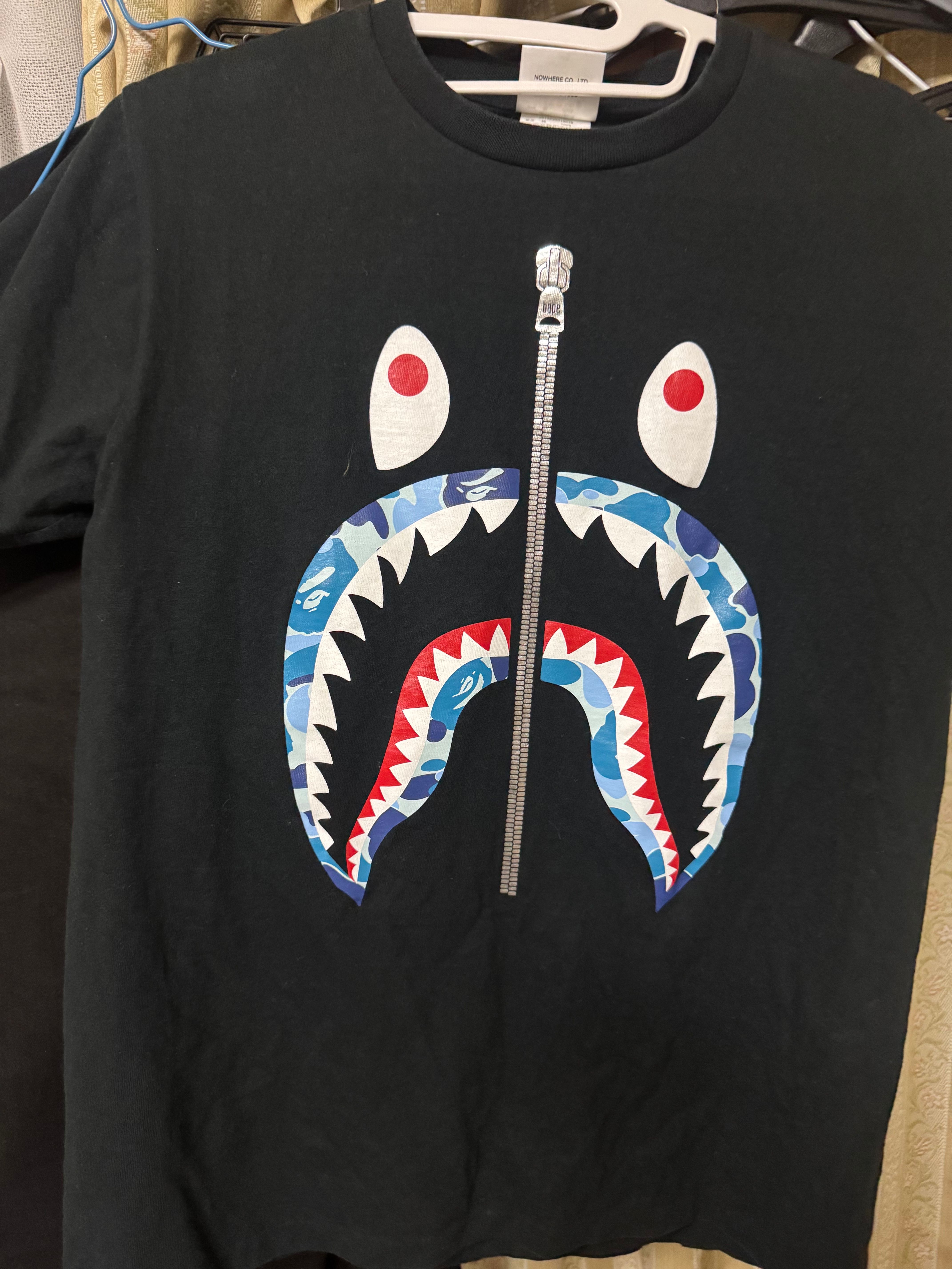 シャークTシャツ