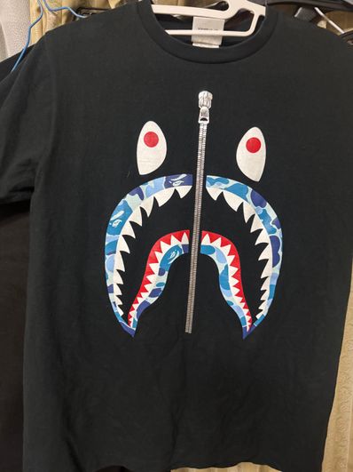 シャークTシャツ