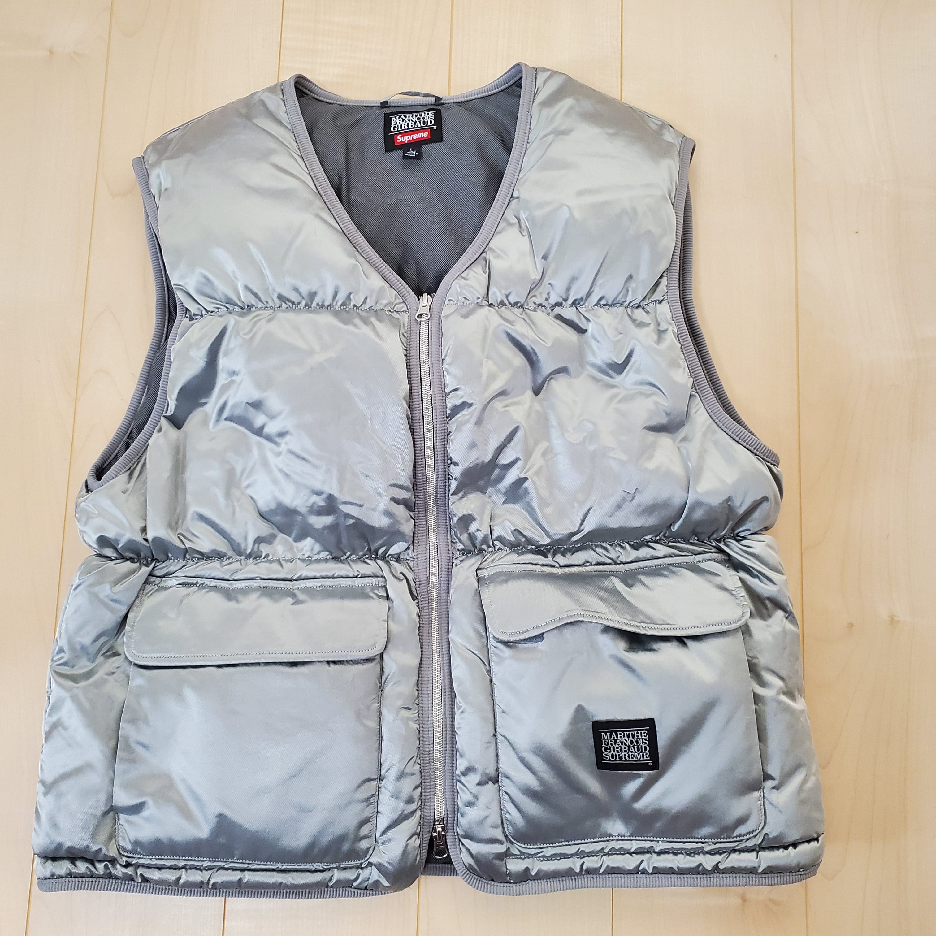 シュプリーム x マリテ + フランソワ ジルボー ダウン パファー ベスト "シルバー"