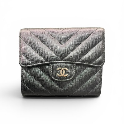 CHANEL 希少 展示品級美品 シャネル Vステッチ シェブロン クラシック スモールフラップウォレット 三つ折り財布 キャビアスキン A82288 レザー たまむし色 24番台シリアル タイムレス SAランク 中古 鑑定済 シャネル財布