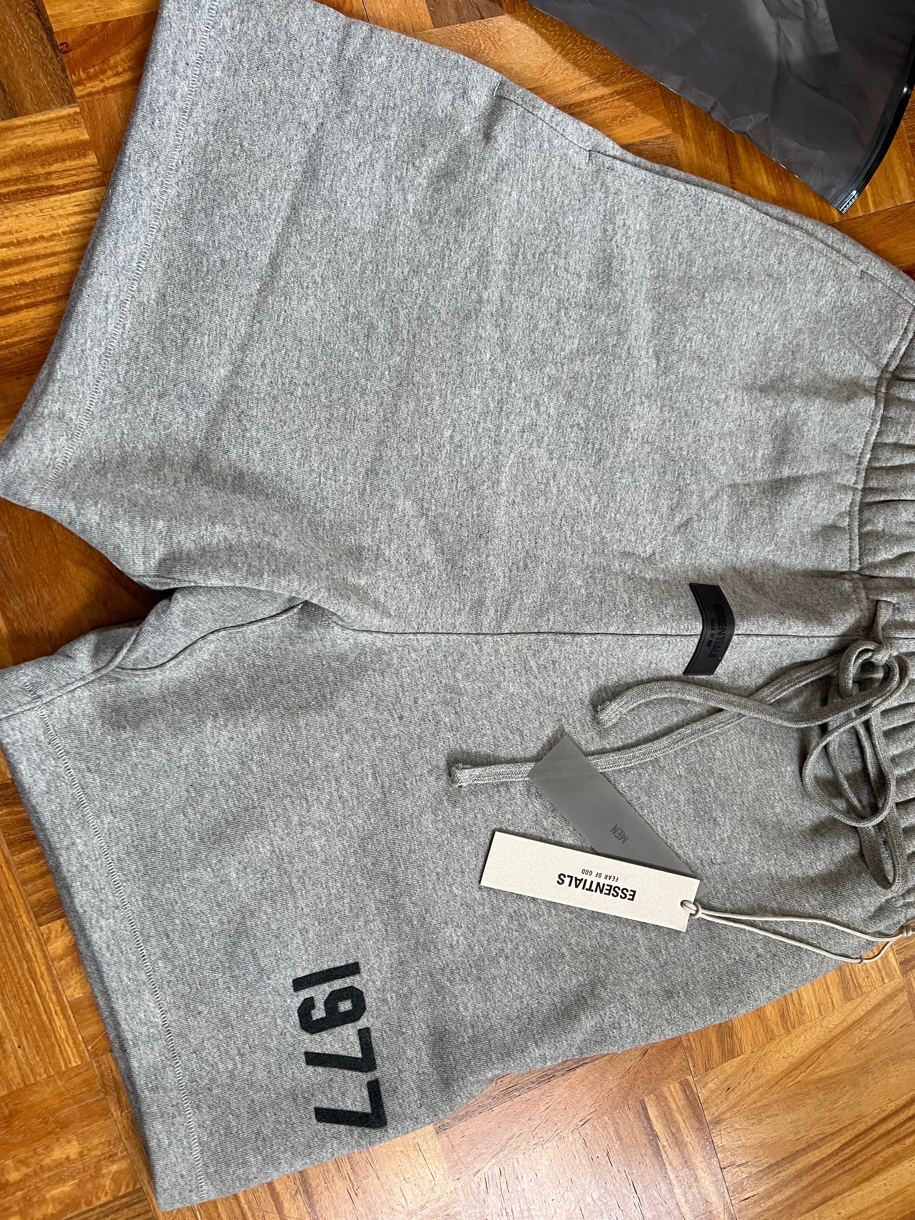 FEAR OF GOD ESSENTIALS 1977 SHORTS "Iron"