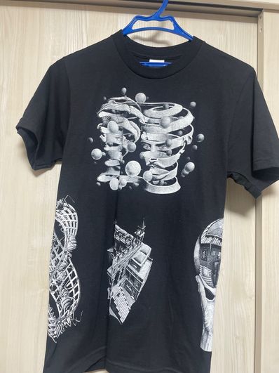 escher supreme tシャツ
