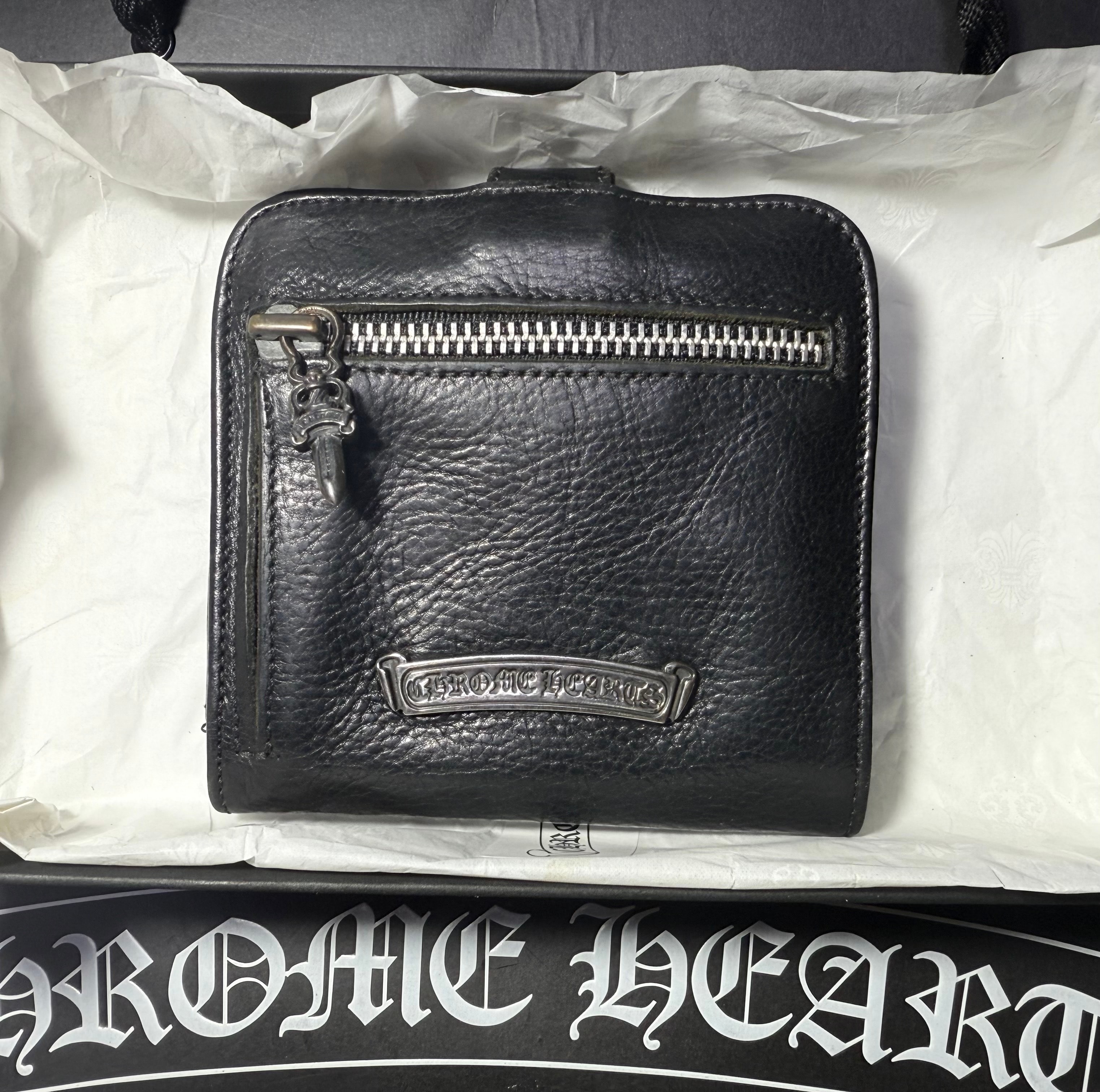 未使用級!美品! 正規品 クロムハーツ CHROME HEARTS スクエアボタンビルウォレット 財布