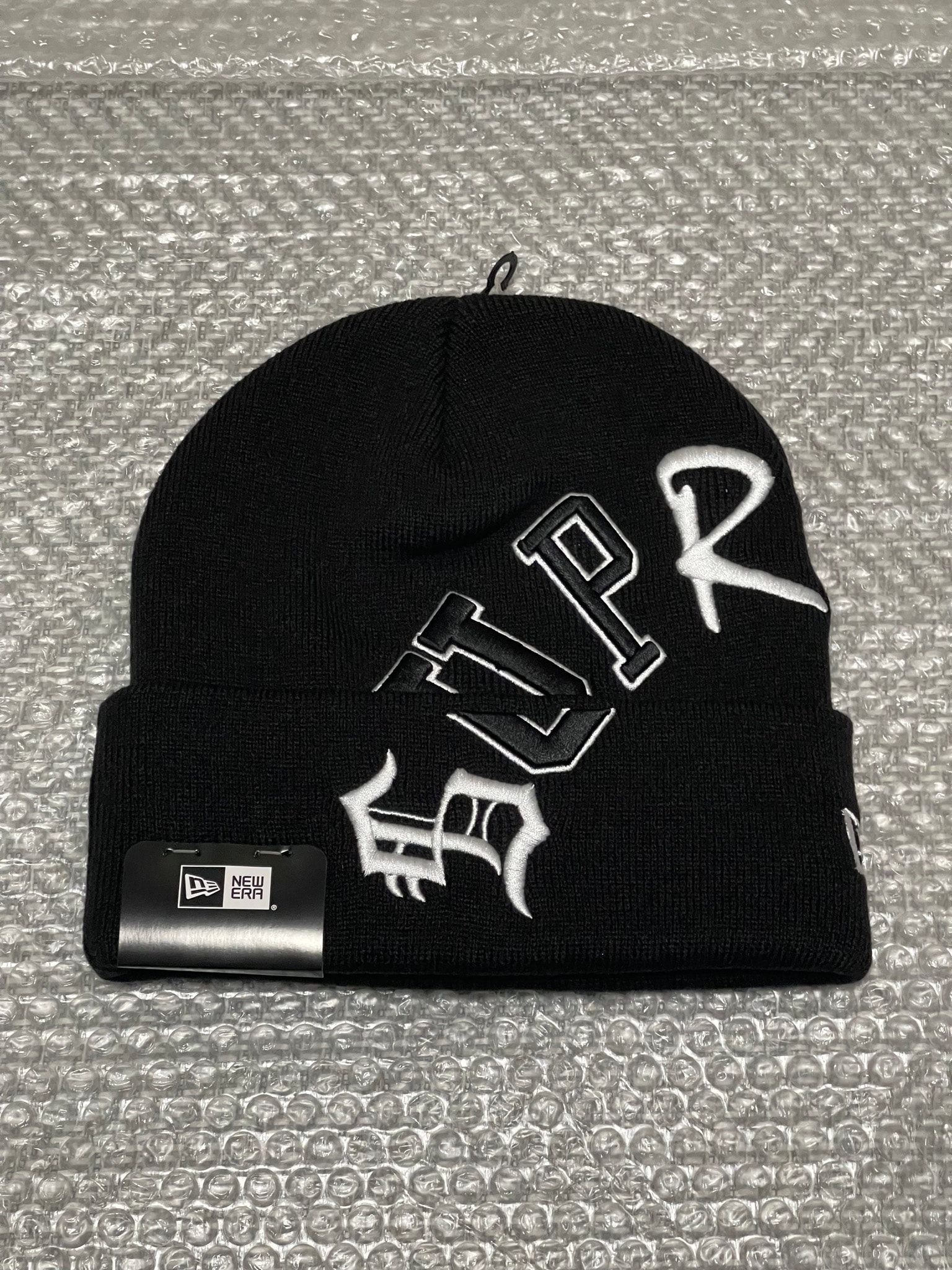 Supreme New Era Arc Beanie "Black"