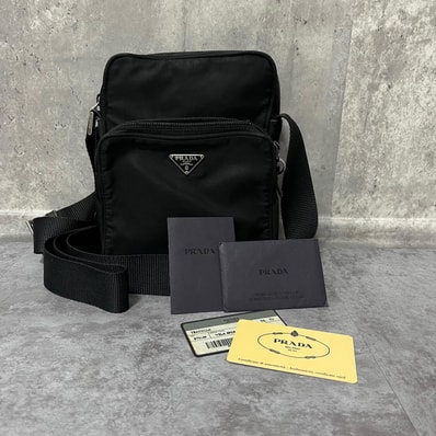 【PRADA】プラダ ショルダーバッグ ギャランティカード付き VELA SPORT ブラック ナイロン 三角ロゴ クロスボディ 斜め掛け ユニセックス