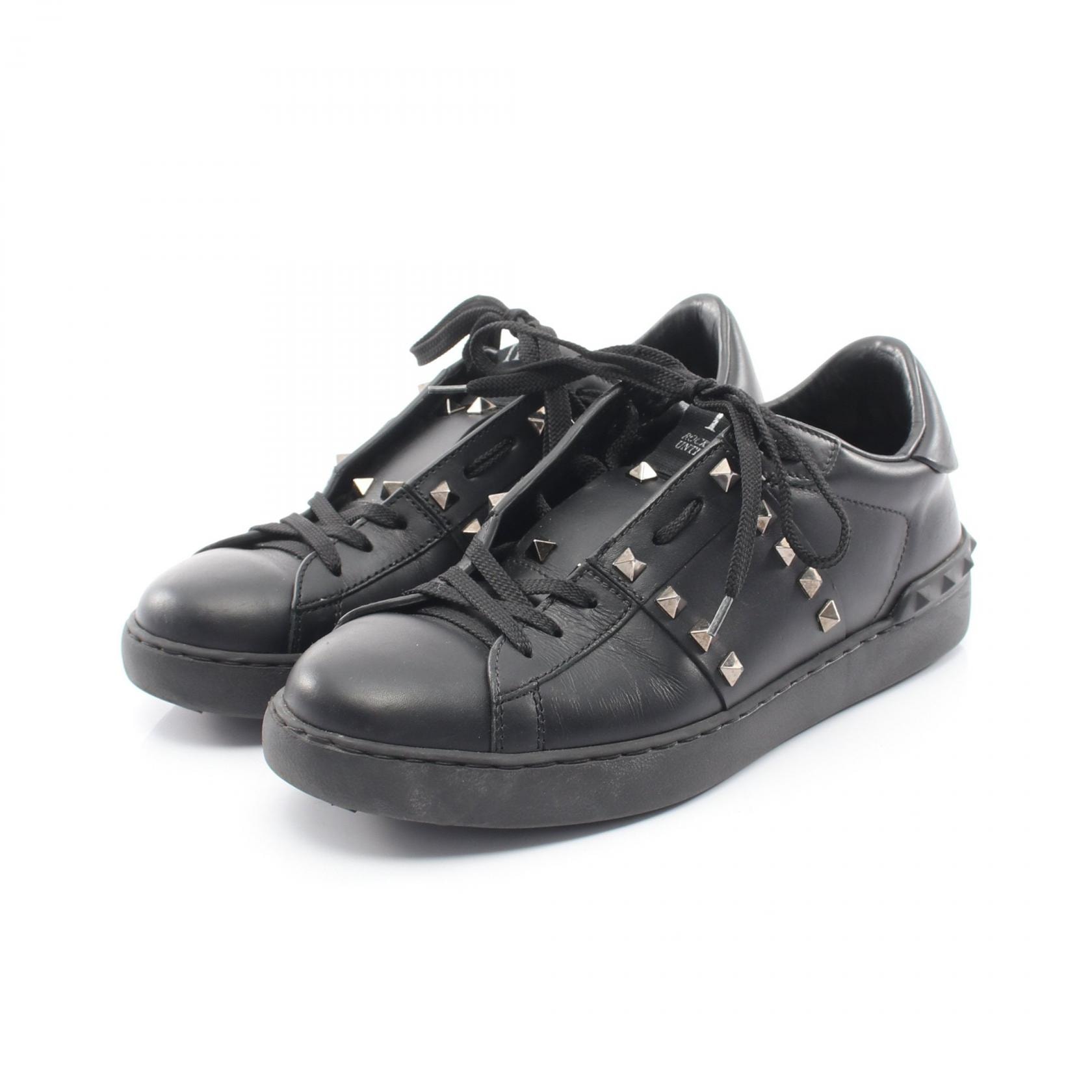 ヴァレンティノ・ガラヴァーニ Valentino Garavani 11. ROCKSTUD UNTITLED ロックスタッズ スニーカー 靴 レザー メンズ ブラック系 【中古】