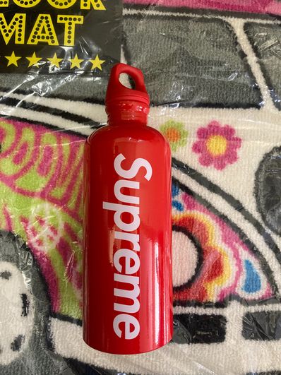 Supreme x SIGG Traveller 0.6L Water Bottle "Red" (18SS)