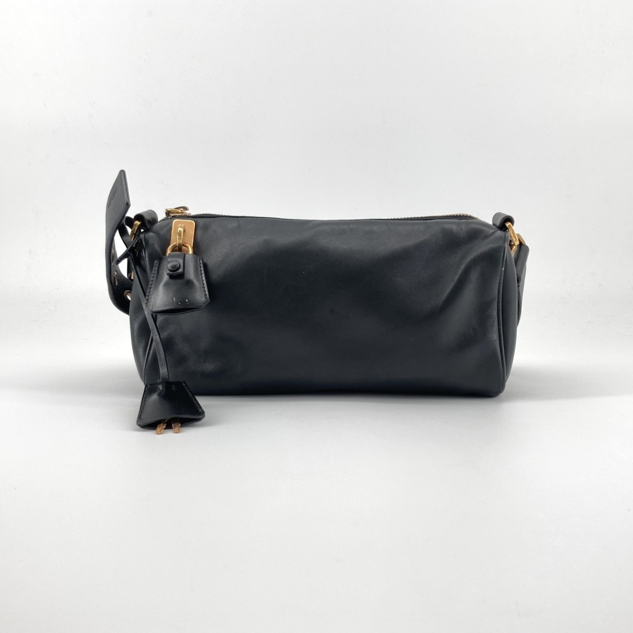 PRADA(プラダ) ナッパレザー ヴィンテージ ハトメベルト ショルダーバッグ ブラック×ゴールド