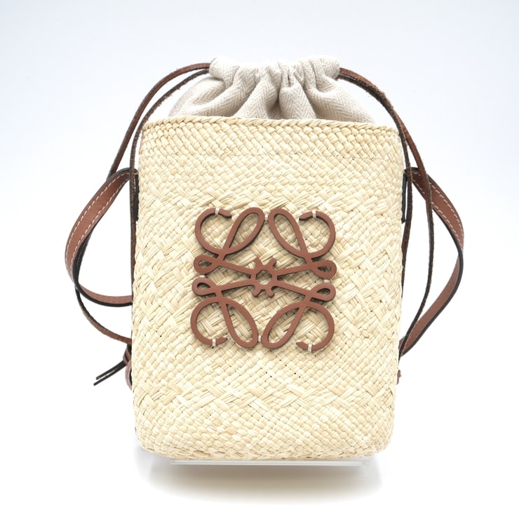 LOEWE(ロエベ)スクエア ポケット ショルダーバッグ ポシェット アナグラム イラカヤシ カーフレザー ナチュラル ベージュ ブラウン 巾着型 斜め掛け レディース 522327【中古】