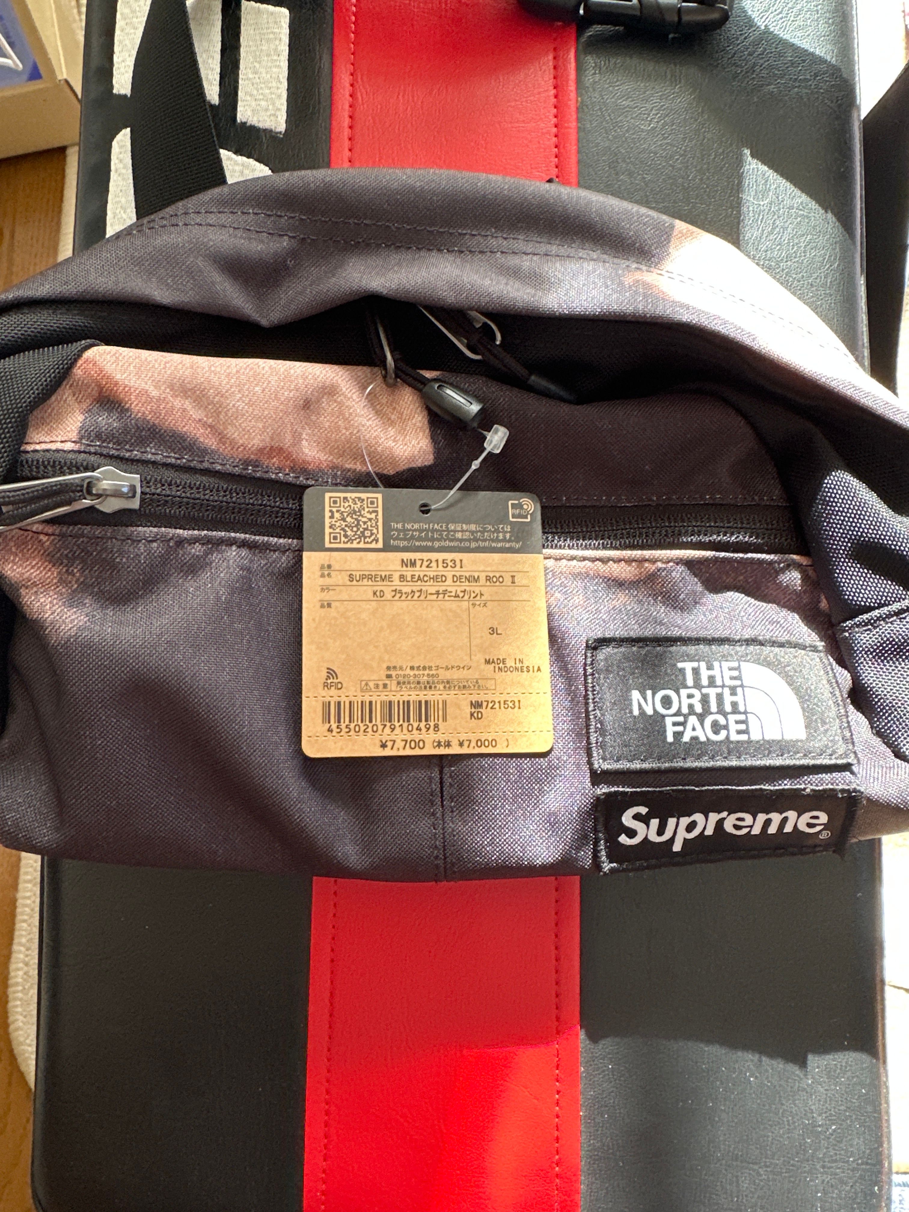 Supreme x The North Face Bleached Denim Print Roo II "Black"
