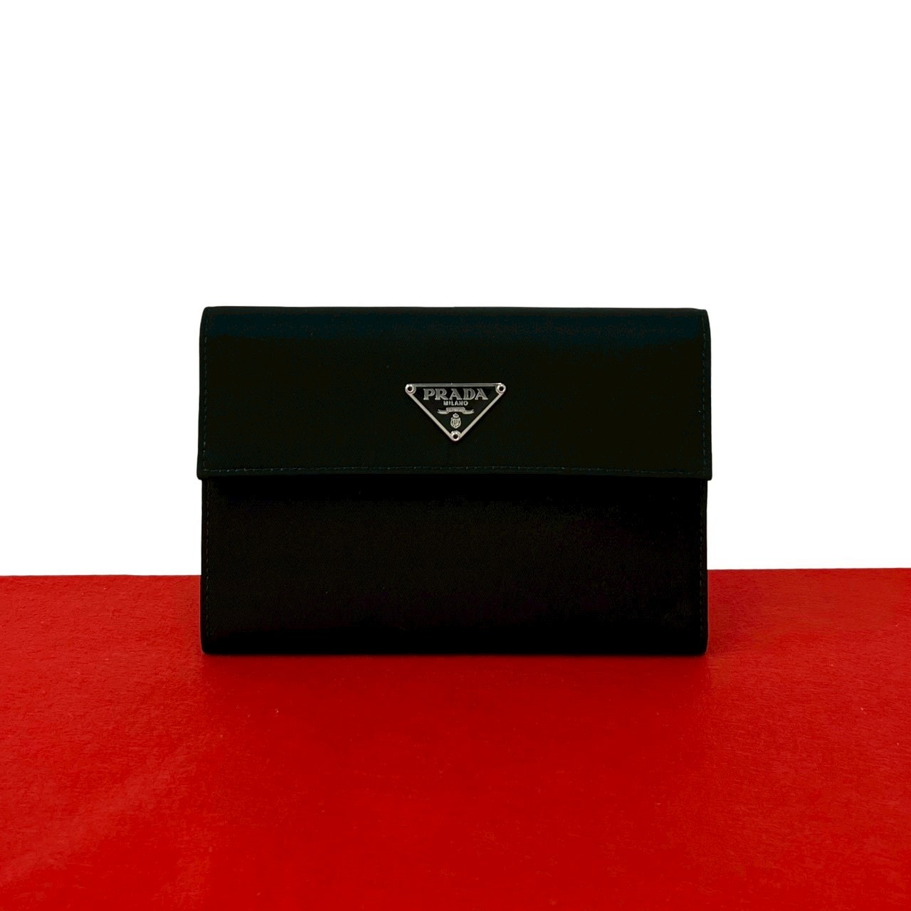 PRADA プラダ 三角ロゴ 金具 ナイロン レザー 三つ折り財布 ブラック
 22197