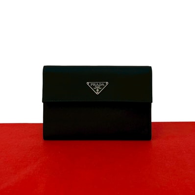 PRADA プラダ 三角ロゴ 金具 ナイロン レザー 三つ折り財布 ブラック
22197
