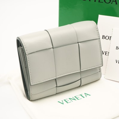 美品 BOTTEGAVENETA ボッテガヴェネタ カセット コンパクトウォレット 651372 三つ折り財布 グレー グリーン カーフレザー レディース