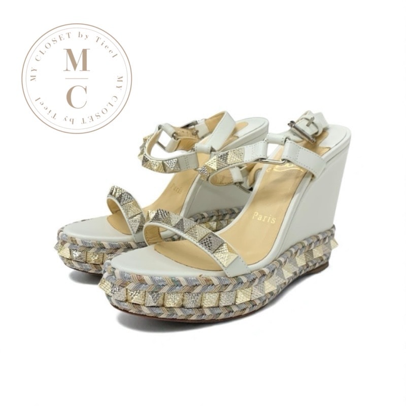 クリスチャンルブタン Christian Louboutin ピラクロウ サンダル 靴 シューズ レザー ホワイト シルバー ゴールド スタッズ ウェッジソール ストラップ