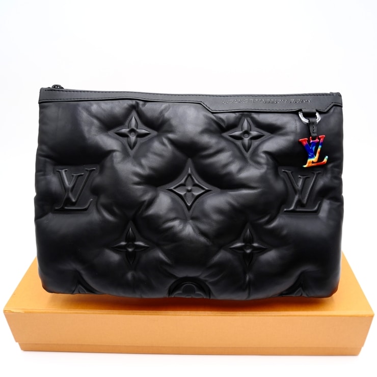 LOUIS VUITTON(ルイ・ヴィトン)LV Ski モノグラム パファー クラッチバッグ ポーチ ブラック レザー レインボーLVチャーム レディース【中古】