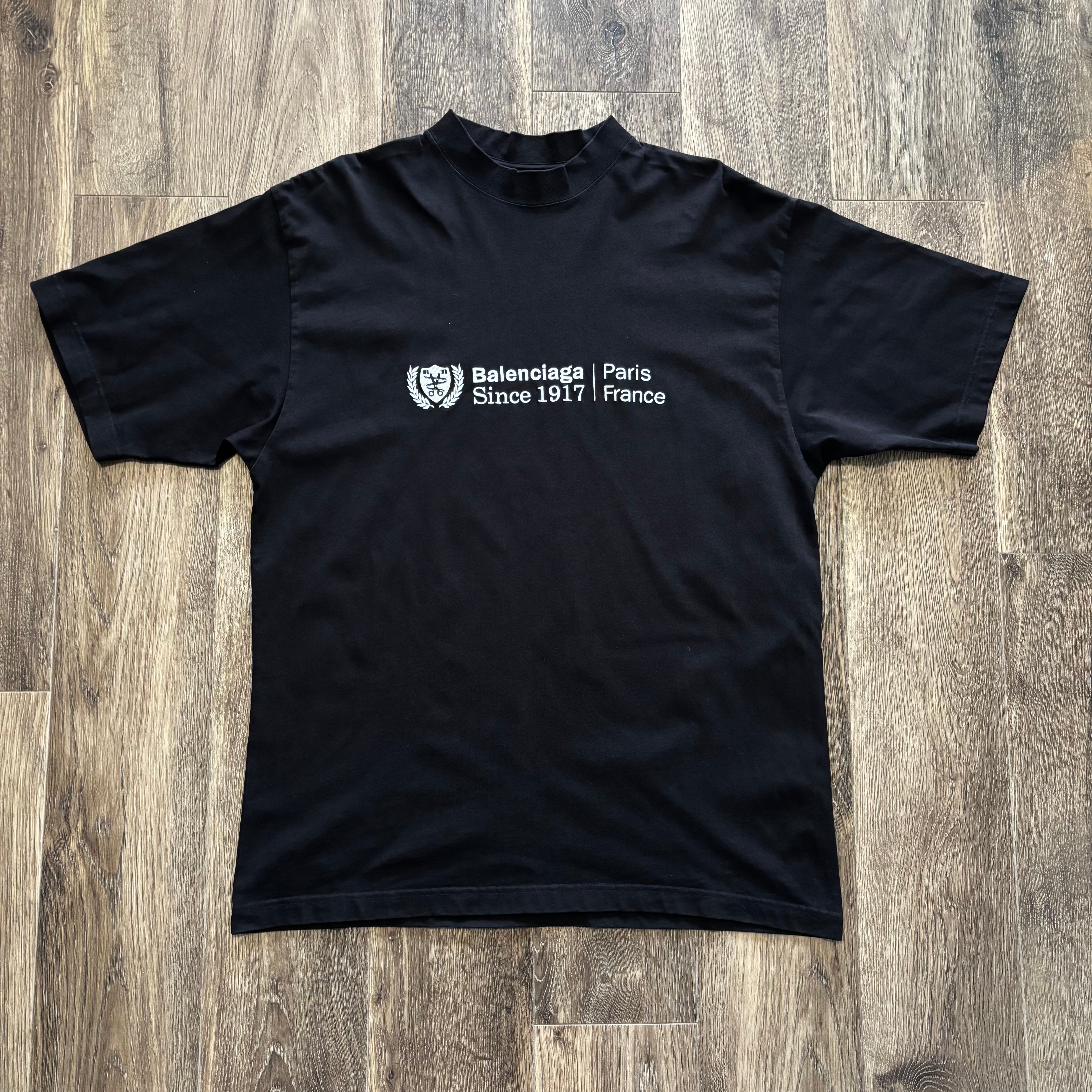 バレンシアガ インスティテューショナルTシャツ ミディアム フィット "ブラック" 764235TQVJ29034