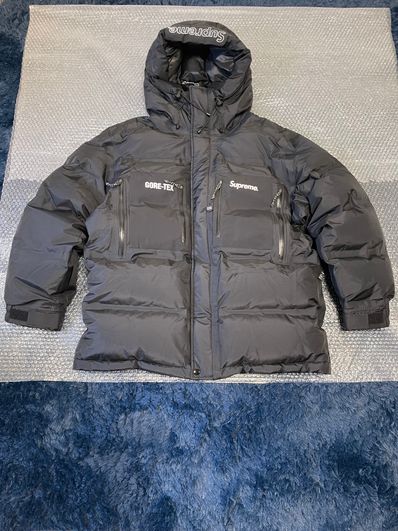 Supreme GORE-TEX 700-Fill Down Parka "Black"