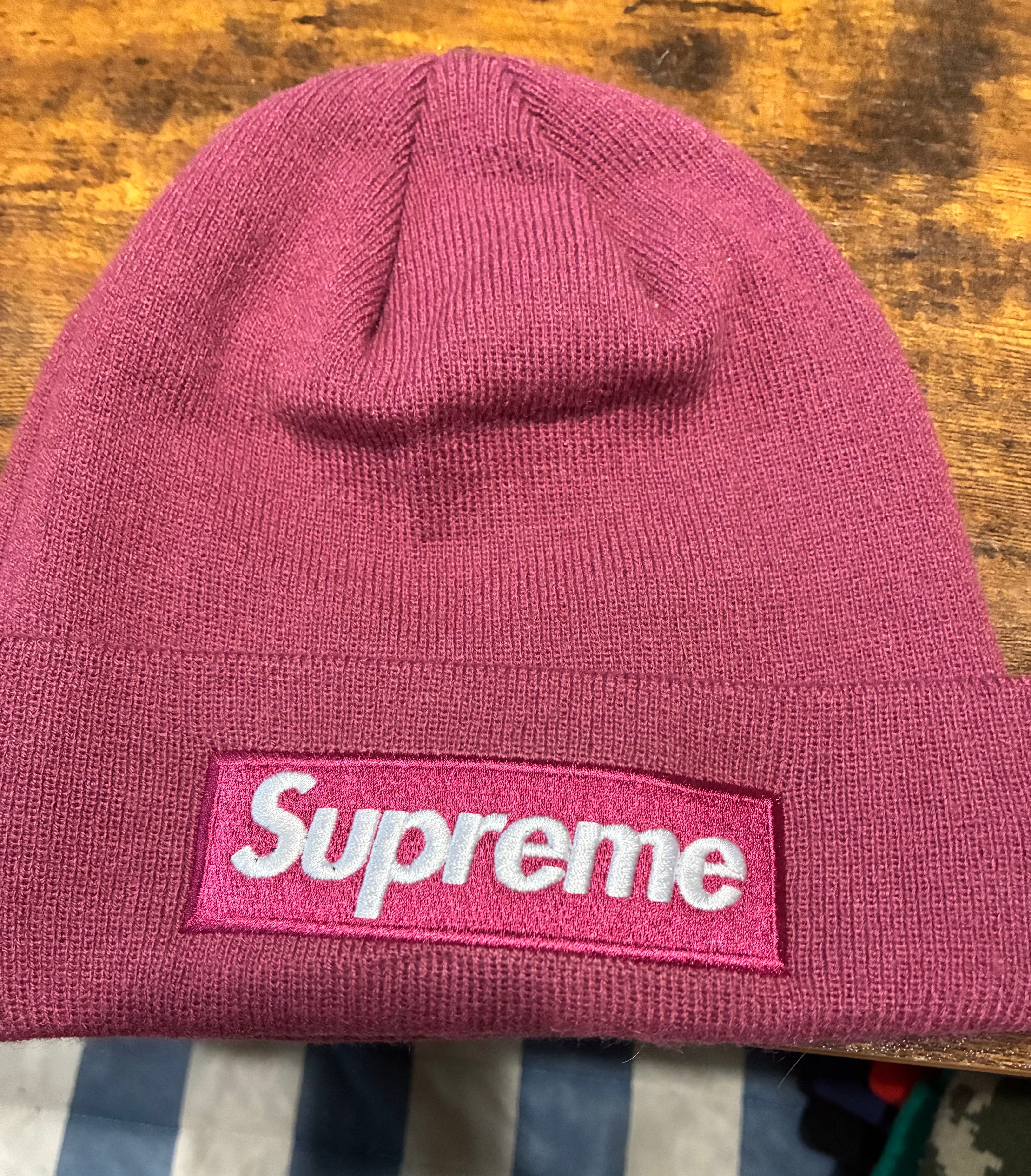 Supreme New Era® Box Logo Beanie "Plum" (21FW)