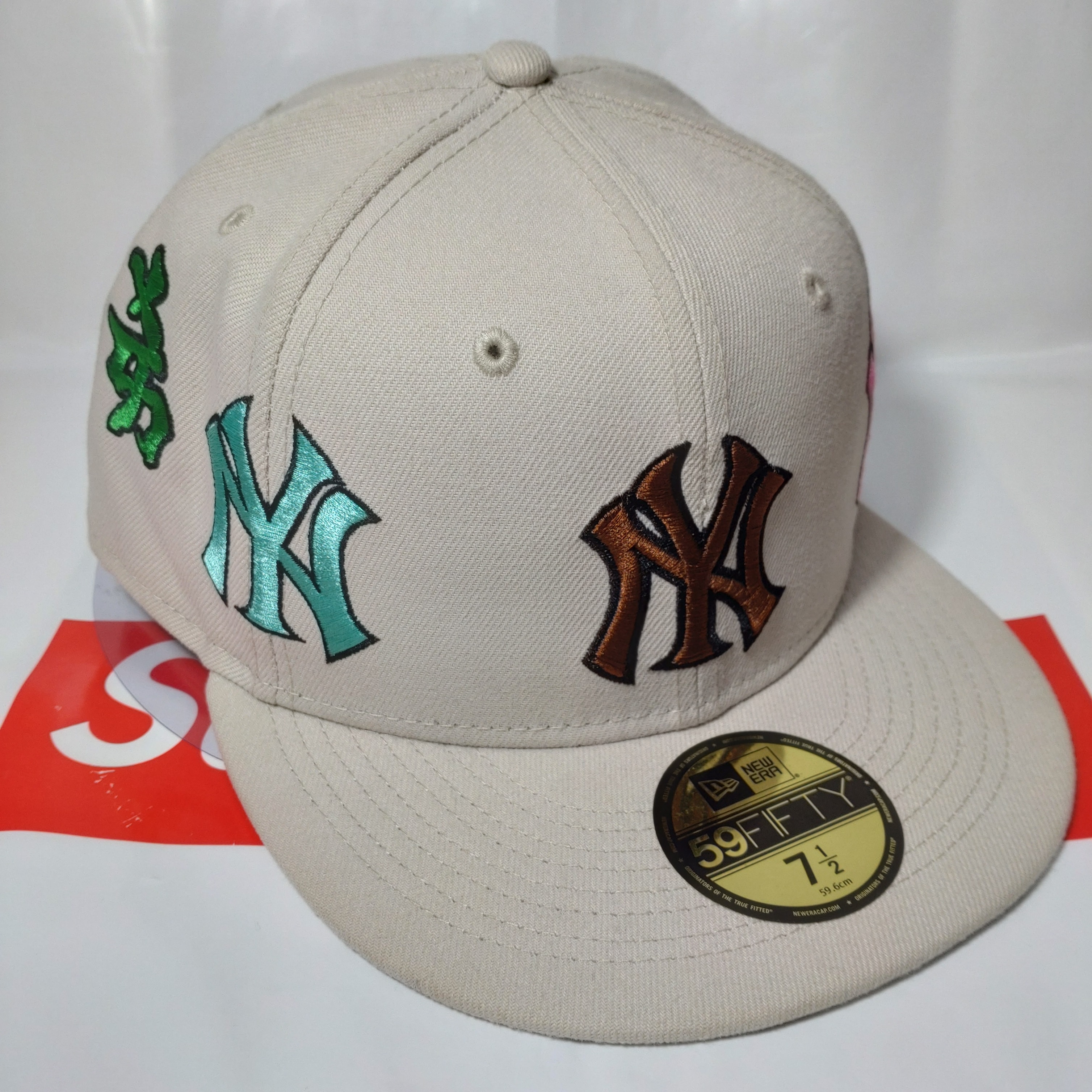 Supreme / New York Yankees Kanji New Era "Tan"