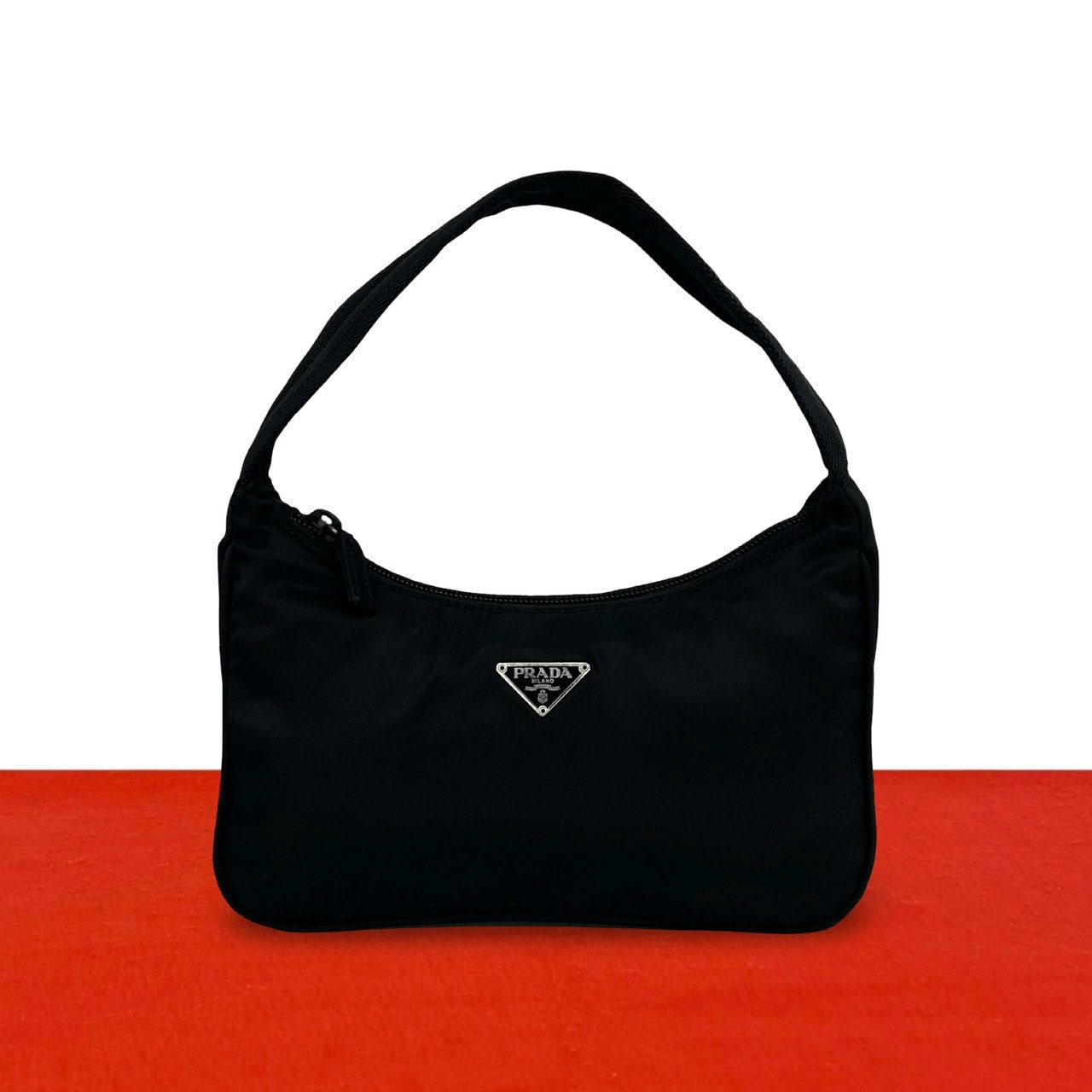PRADA プラダ 三角 ロゴ 金具 ナイロン ハンドバッグ ブラック
 15182