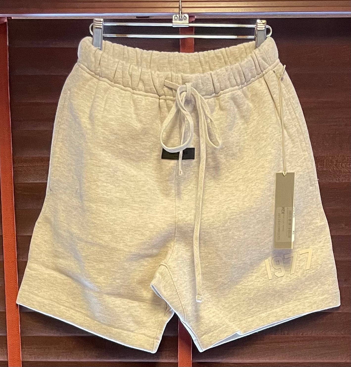FEAR OF GOD ESSENTIALS 1977 SHORTS "Light Oatmeal"