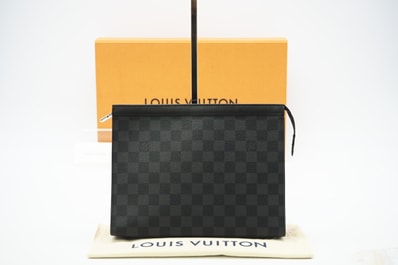 美品 LOUIS VUITTON ルイ・ヴィトン グラフィット ポシェット ヴォワヤージュMM N41696 クラッチバッグ グレー コーティングキャンバス メンズ