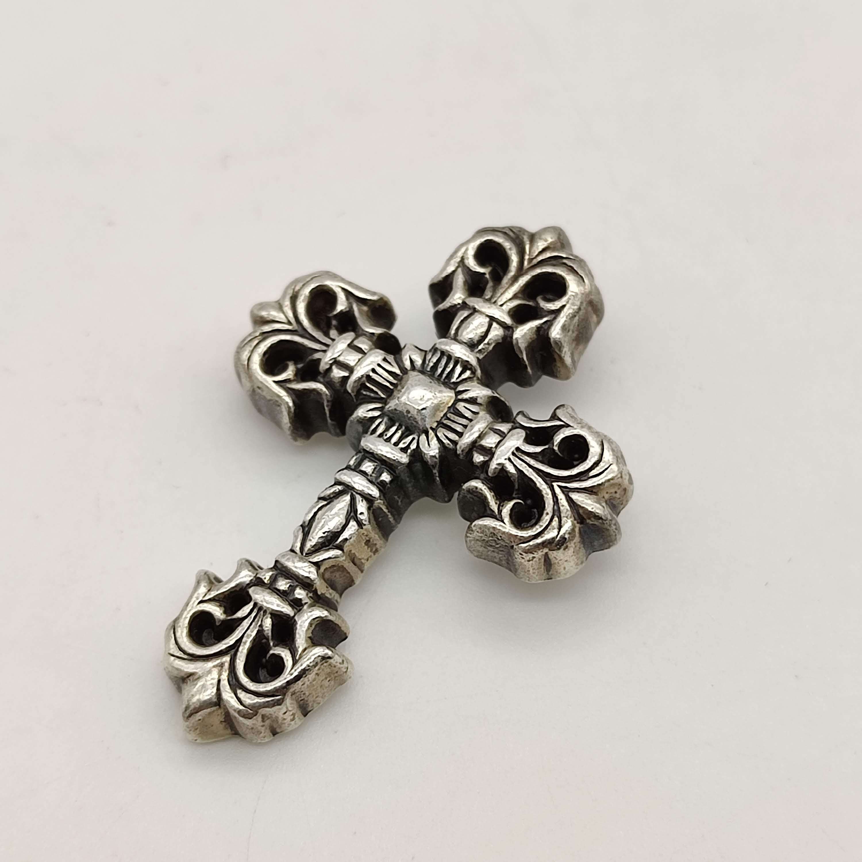 【美品】クロムハーツ CH ペンダント フィルグリークロス XS シルバー925