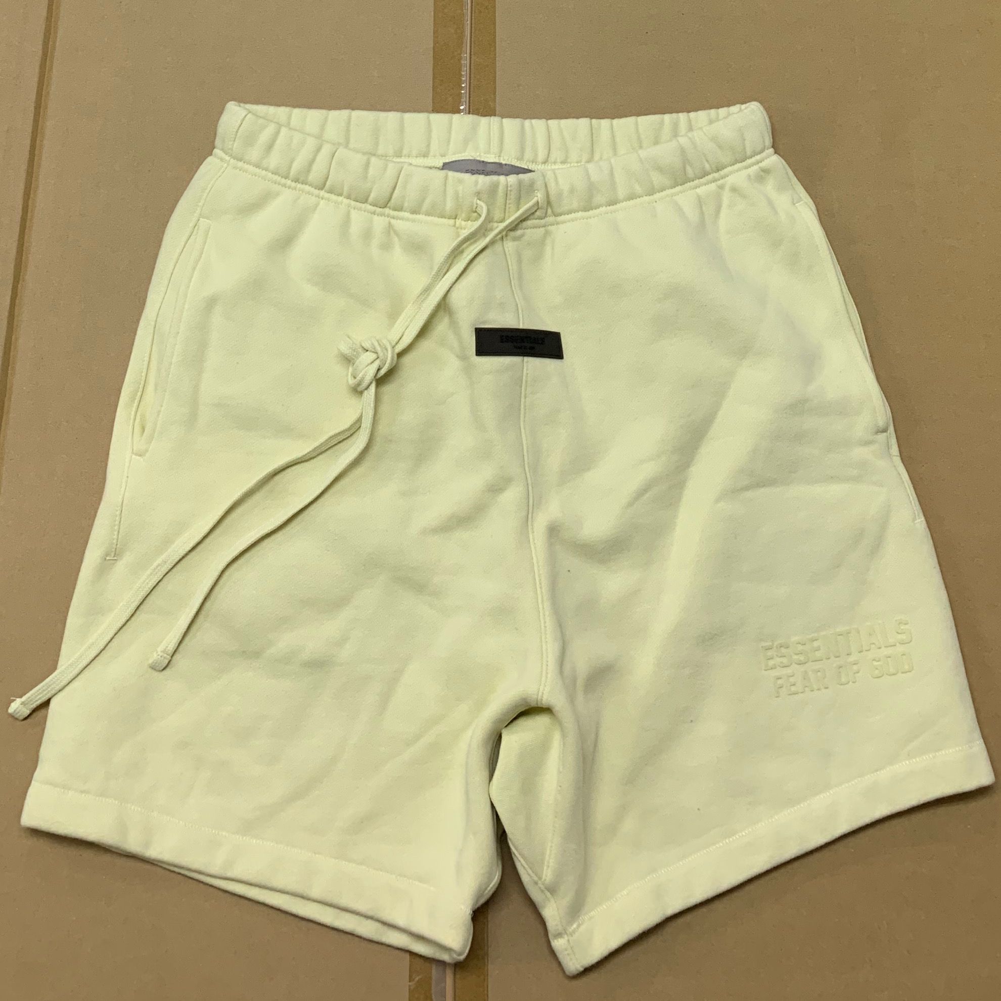 FEAR OF GOD ESSENTIALS Shorts "Canary"