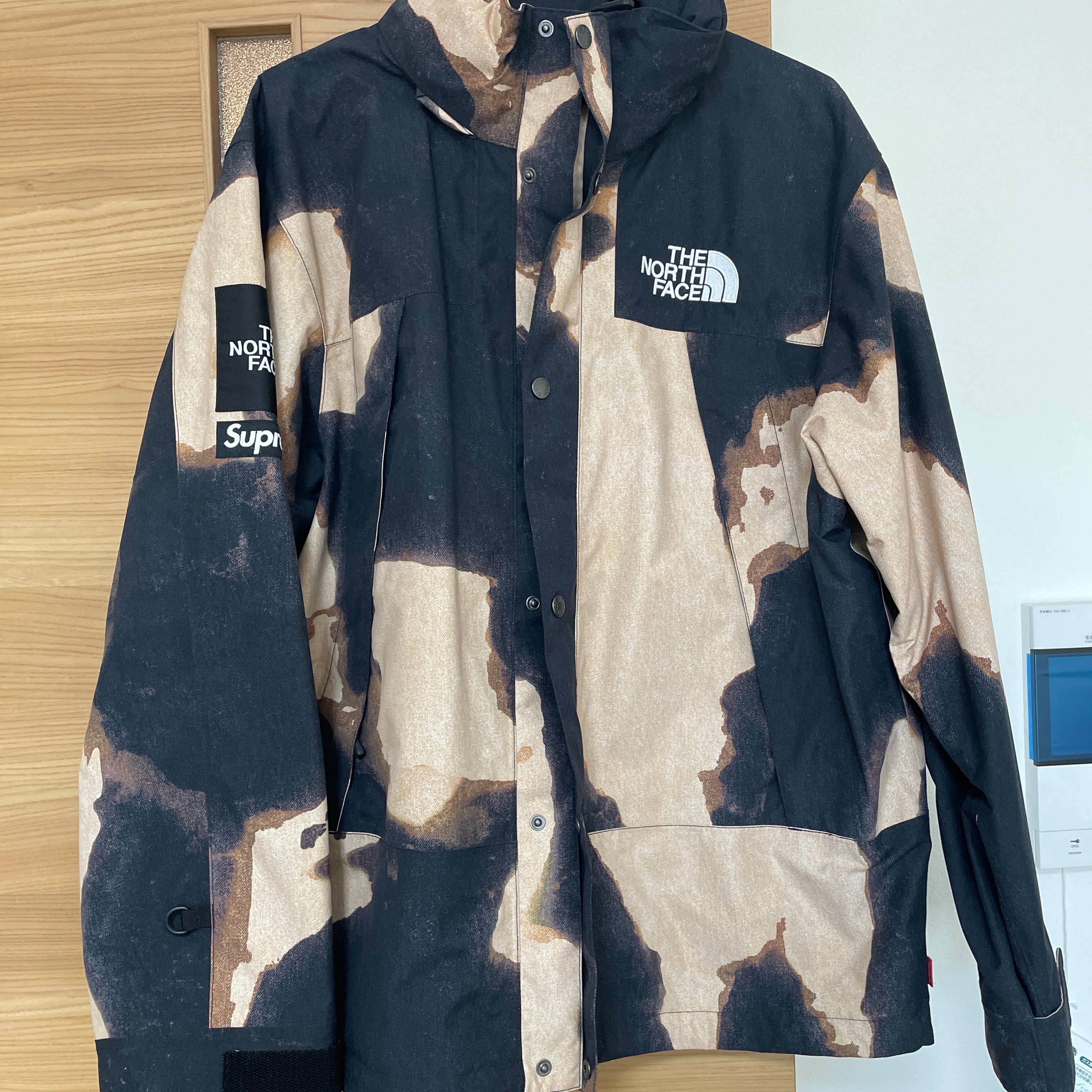 Supreme x The North Face Bleached Denim Print Mountain Jacket "Black"