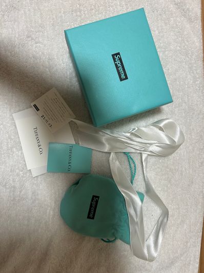 Supreme / Tiffany & Co. Return to Tiffany Oval Tag Keyring "Silver"