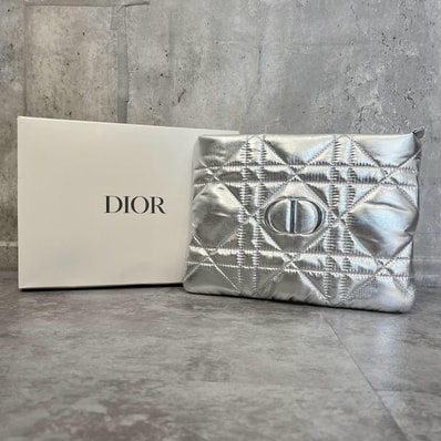 【Christian Dior】クリスチャンディオール ポーチ 箱付き カナージュ CDロゴ キルティング シルバー メタリック 化粧ポーチ コスメポーチ