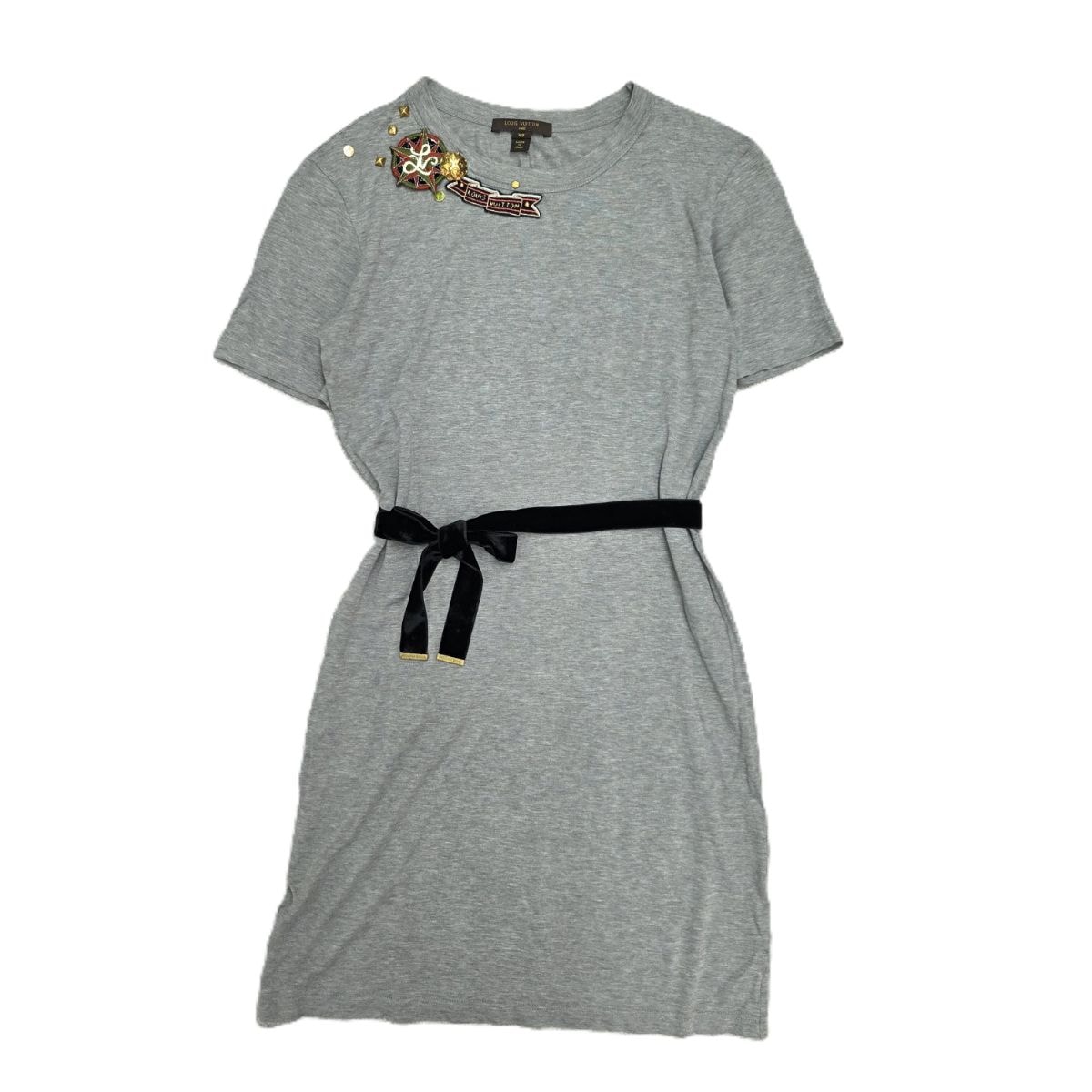 LOUIS VUITTON ルイ・ヴィトン 半袖Tシャツ ロゴワッペン付き ピンブローチ ウエストリボン ワンピース RW102W WRDR05JEP XS コットン グレー  レディース【中古】