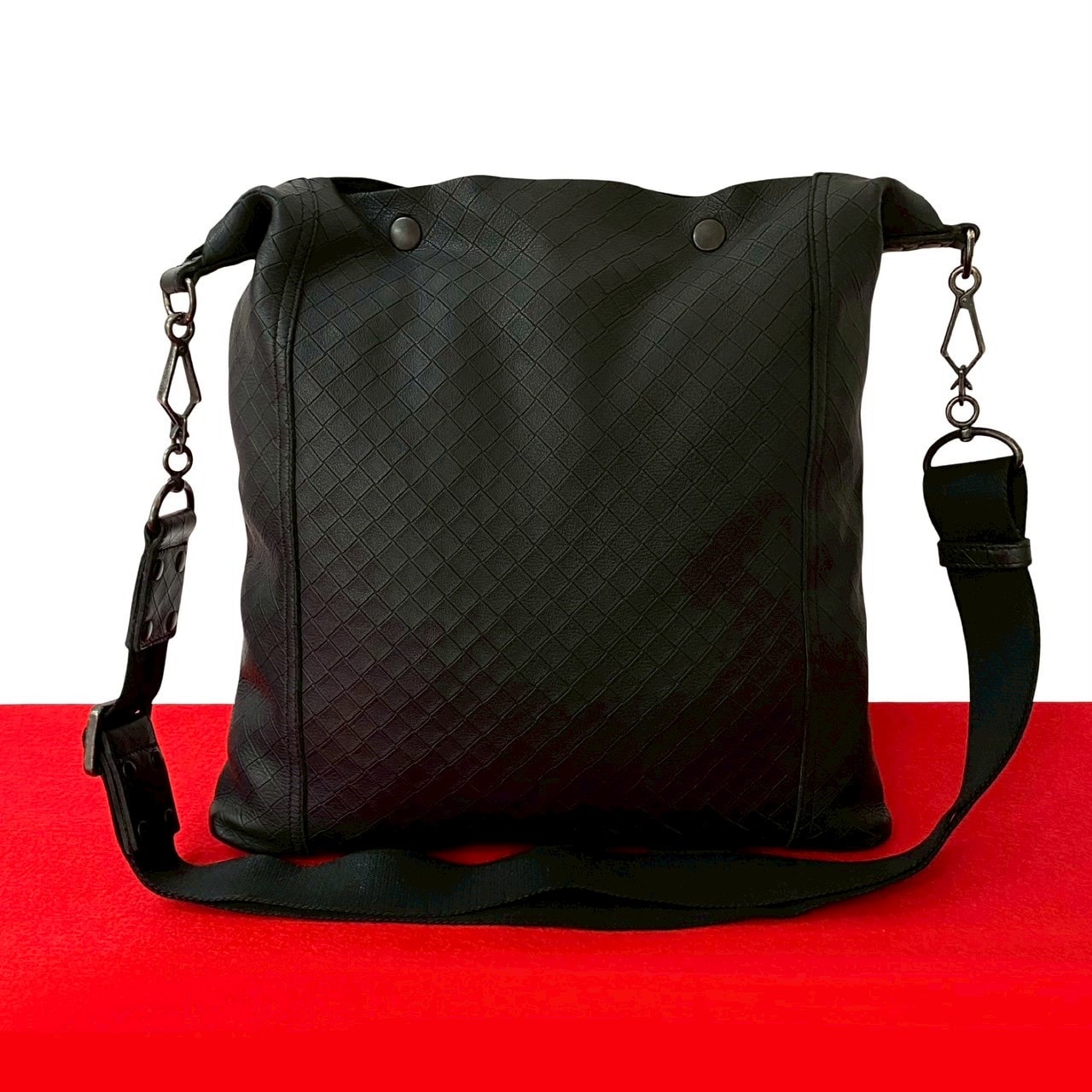 BOTTEGA VENETA ボッテガヴェネタ イントレッチオ レザー ショルダーバッグ ブラック
14254
