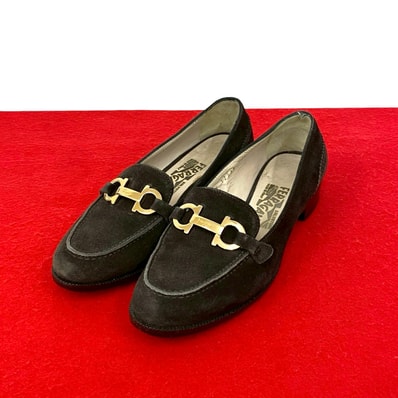 Salvatore Ferragamo サルヴァトーレフェラガモ ガンチーニ ロゴ 金具 スウェード ローファー ブラウン
89685