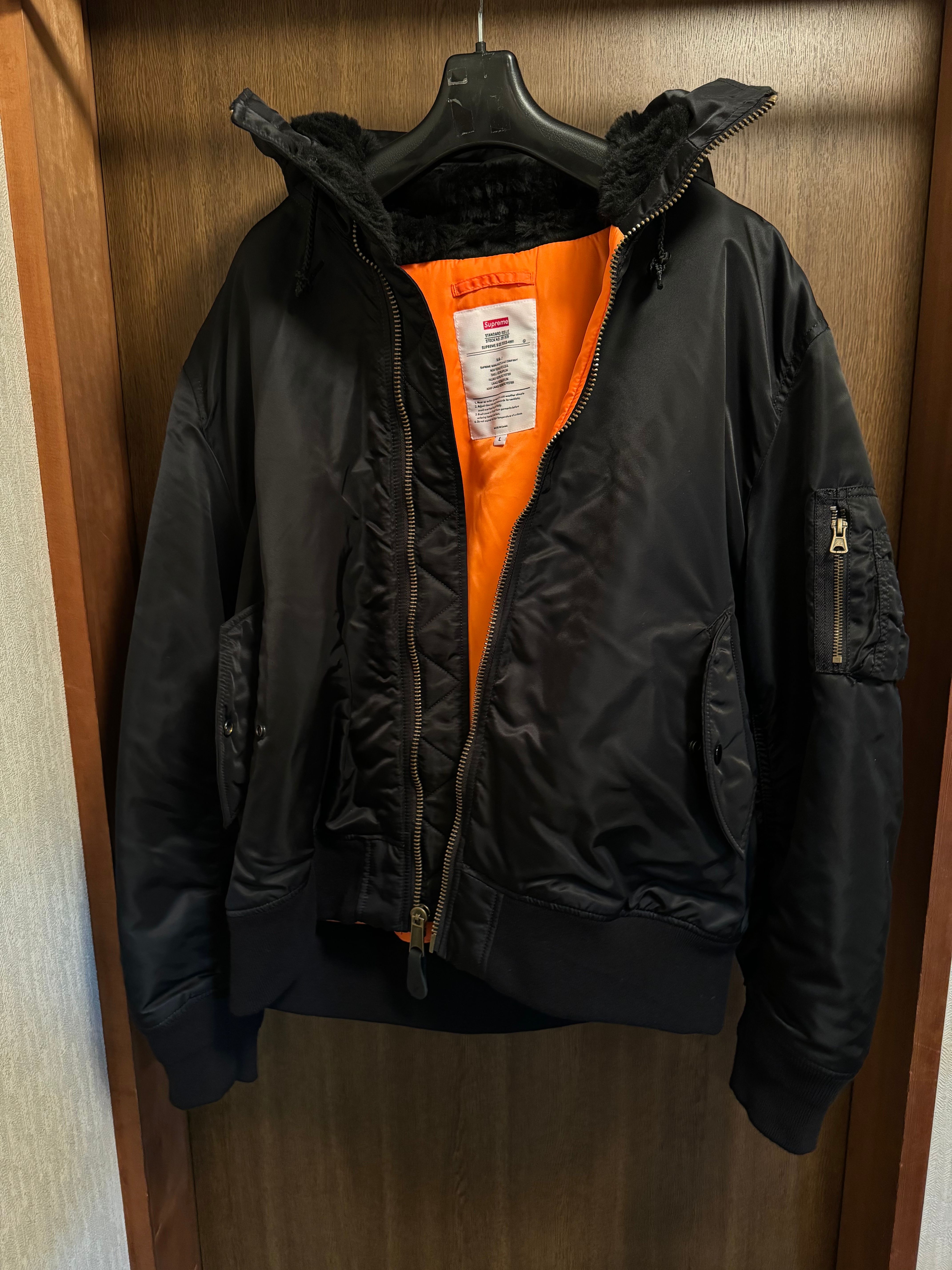 Supreme Hooded MA-1 "Black"