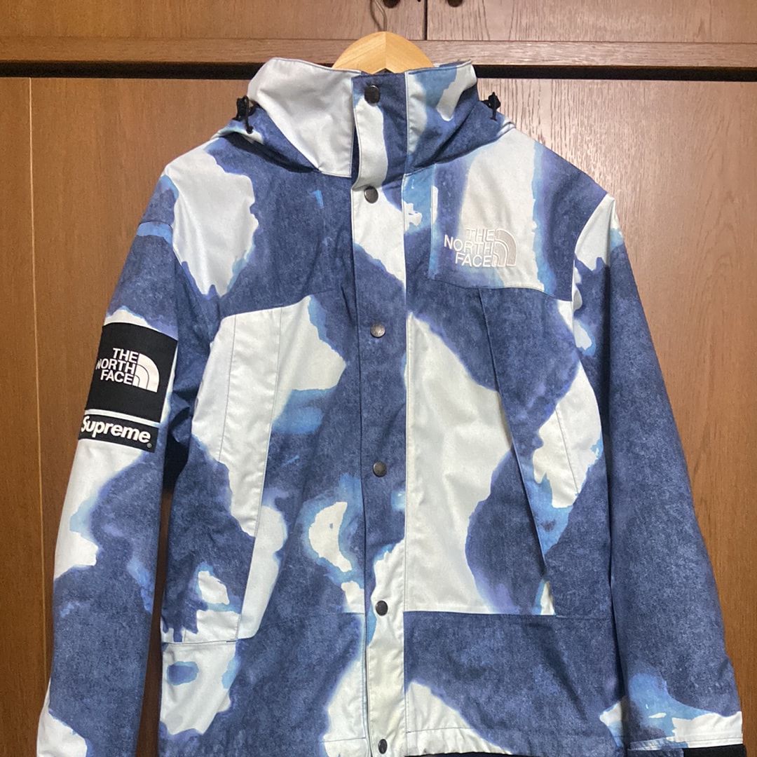 Supreme x The North Face Bleached Denim Print Mountain Jacket