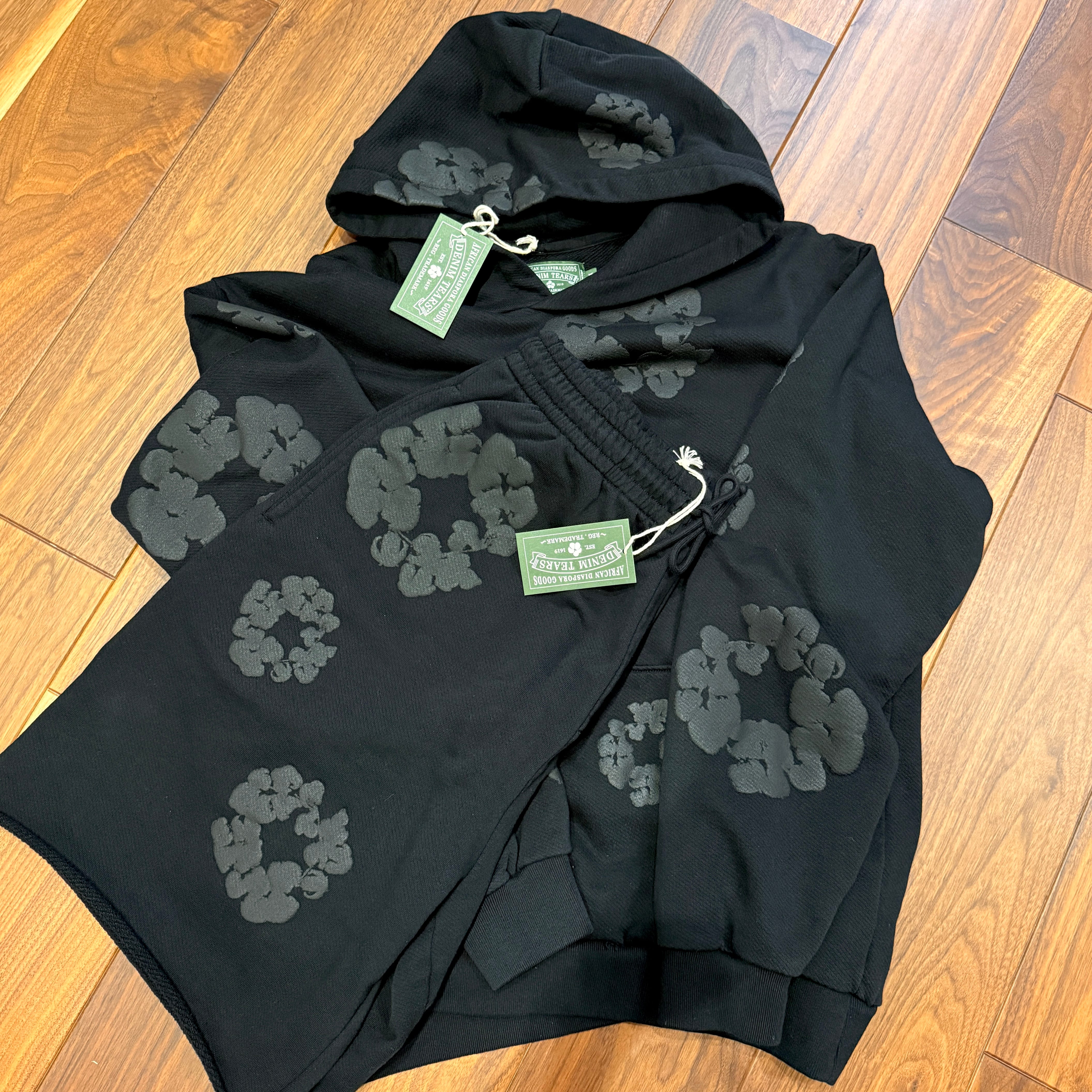 DENIM TEARS Mono Wreath Hoodie "Black"