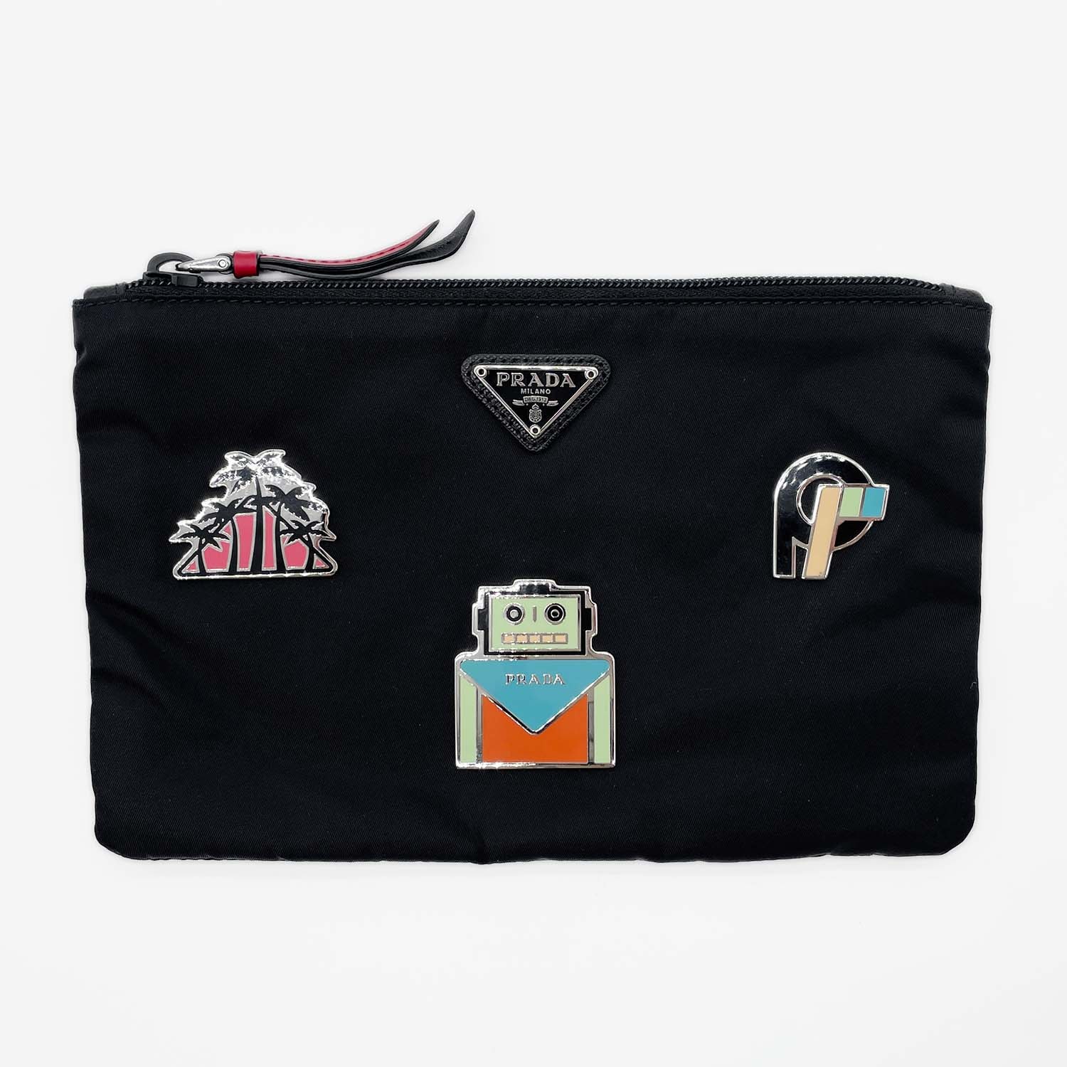 PRADA プラダ トライアングルロゴ 三角プレート ロボット ポーチ
 ナイロンポーチ クラッチバッグ 小物ケース ナイロン ブラック レディース
 【中古】