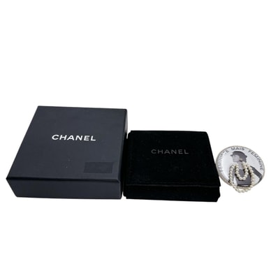 シャネル CHANEL フェミニスト バッグアクセサリー ブローチ