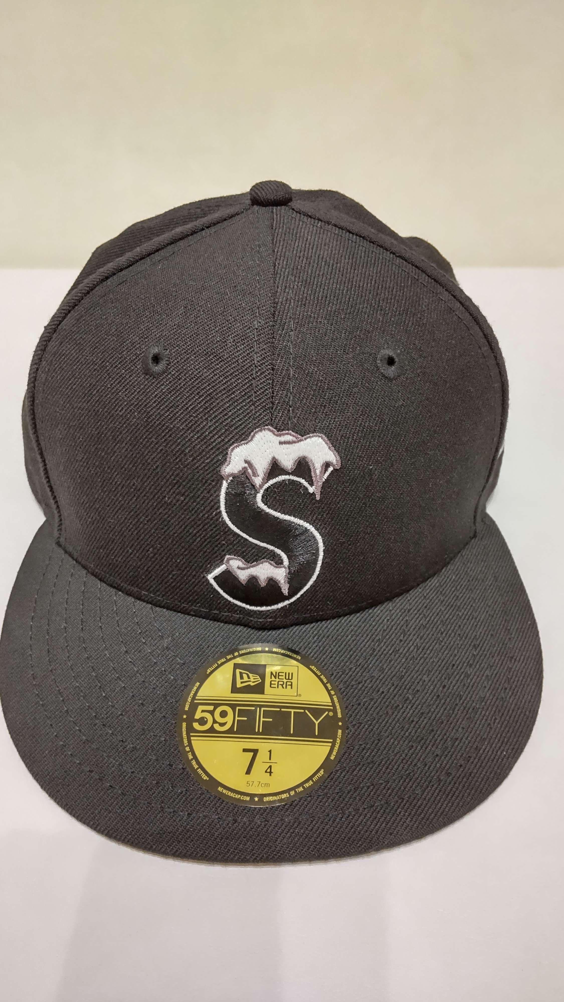 Supreme S Logo New Era® "Black" (20FW)