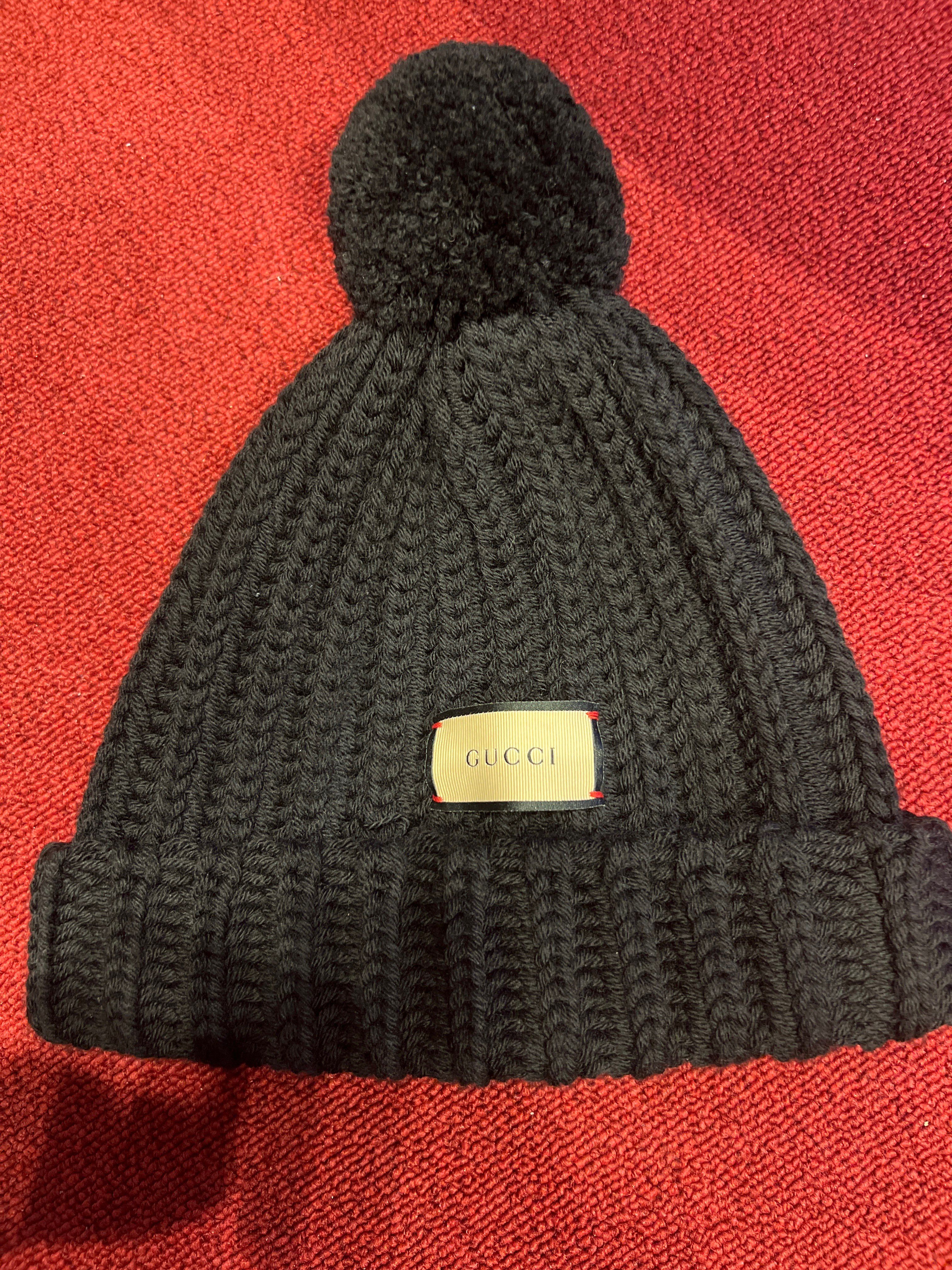GUCCI Knit Wool Hat With Gucci Label "Black"