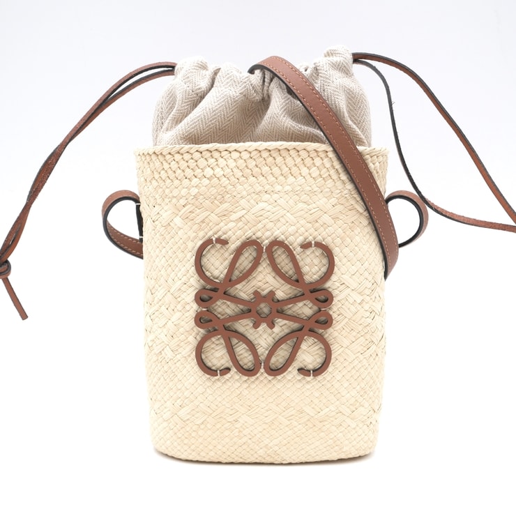 LOEWE(ロエベ)スクエア ポケット ショルダーバッグ ポシェット アナグラム ナチュラル イラカヤシ カーフ レザー 巾着 斜め掛け レディース C630G35X05【中古】