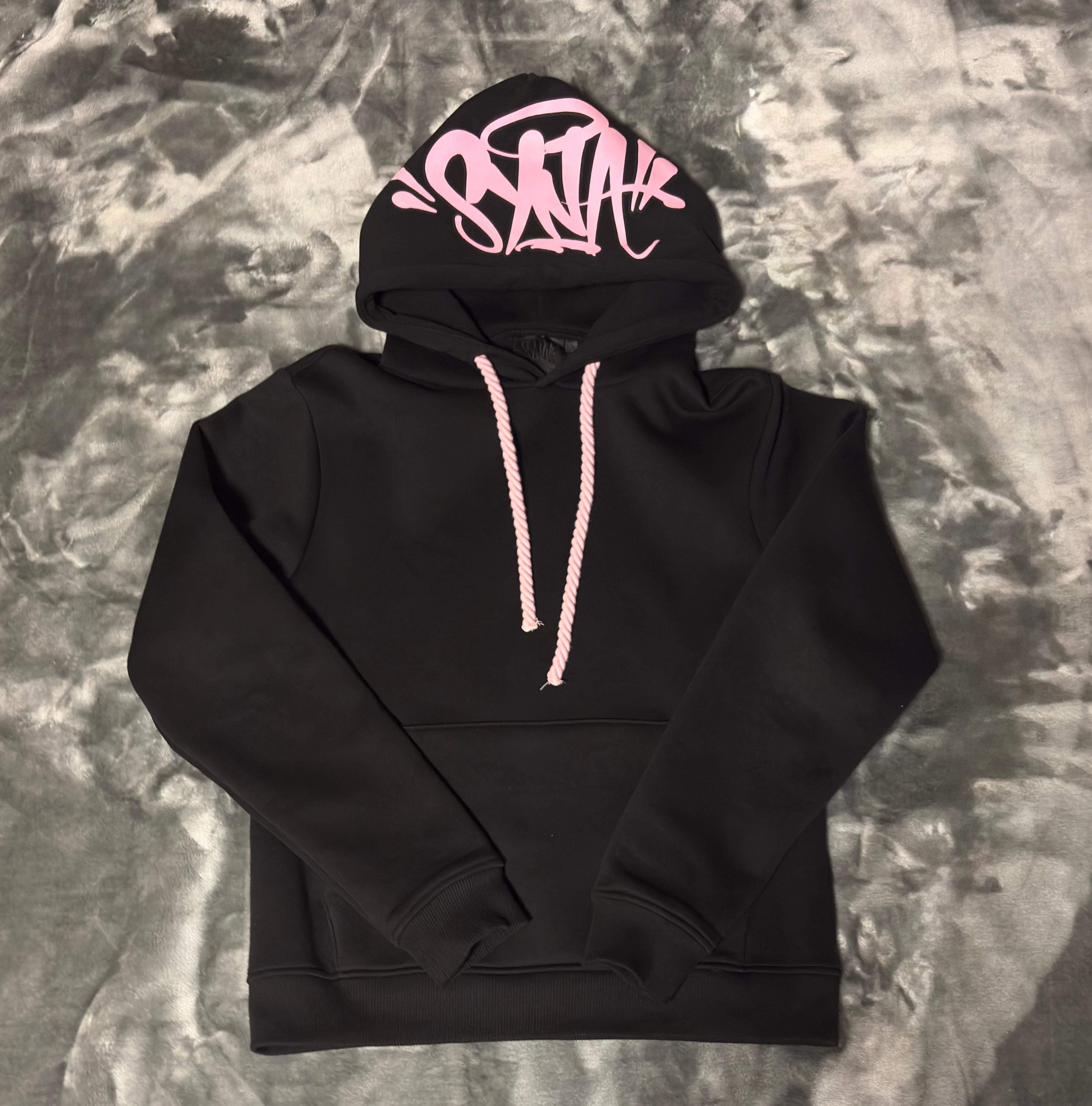 syna worldのセットアップ黒×ピンク