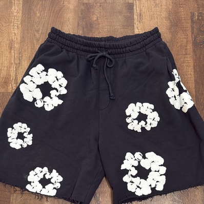 DENIM TEARS Cotton Wreath Sweatshorts "Black"