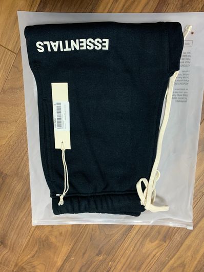 FEAR OF GOD Essentials Graphic Sweatpants "Black"