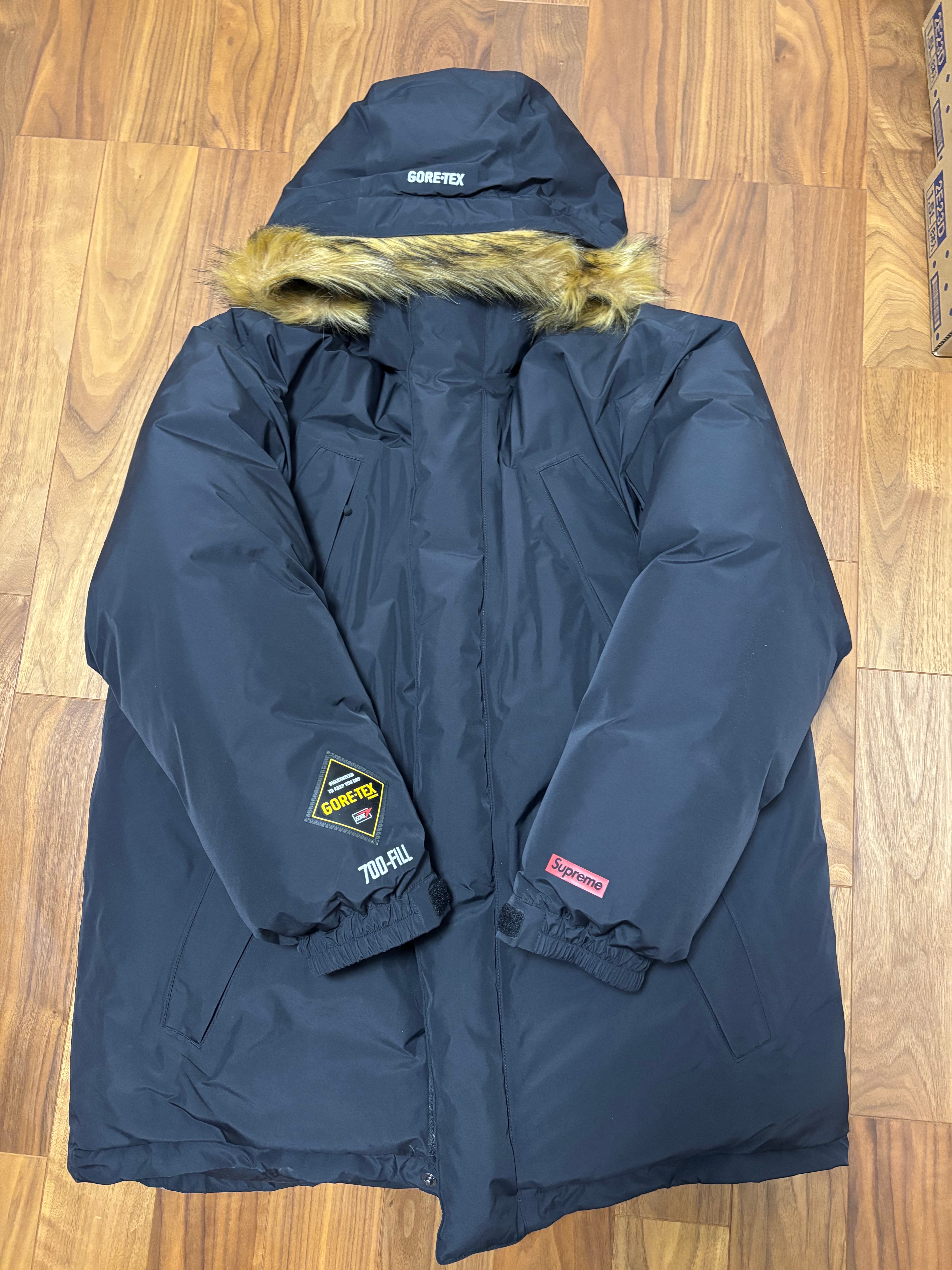 Supreme GORE-TEX 700-Fill Down Parka "Black"
