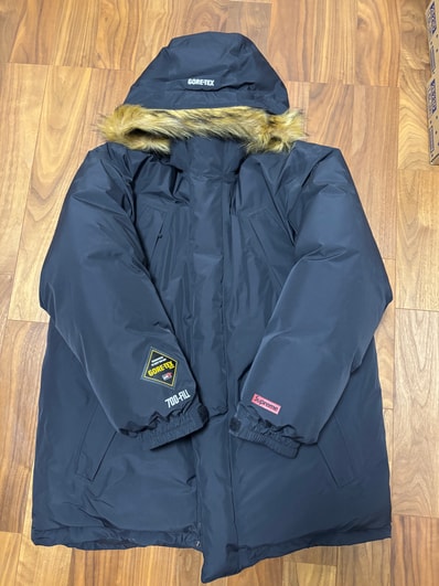 Supreme GORE-TEX 700-Fill Down Parka "Black"