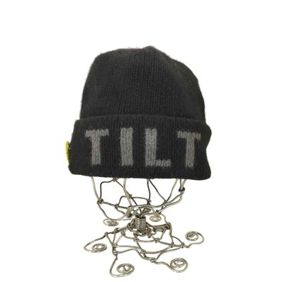 缶バッチ付 ニットキャップ TILT【1142382071502】